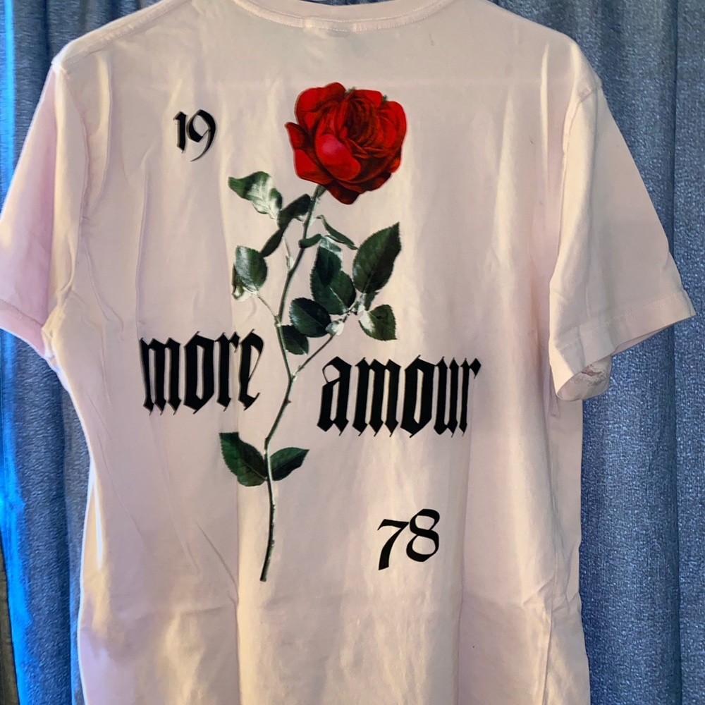 Men’s pink t-shirt